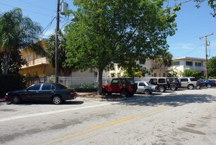 920-930 Bay Dr in Miami Beach, FL - Building Photo