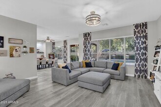 10226 E Lakeview Ave in Mesa, AZ - Building Photo - Building Photo