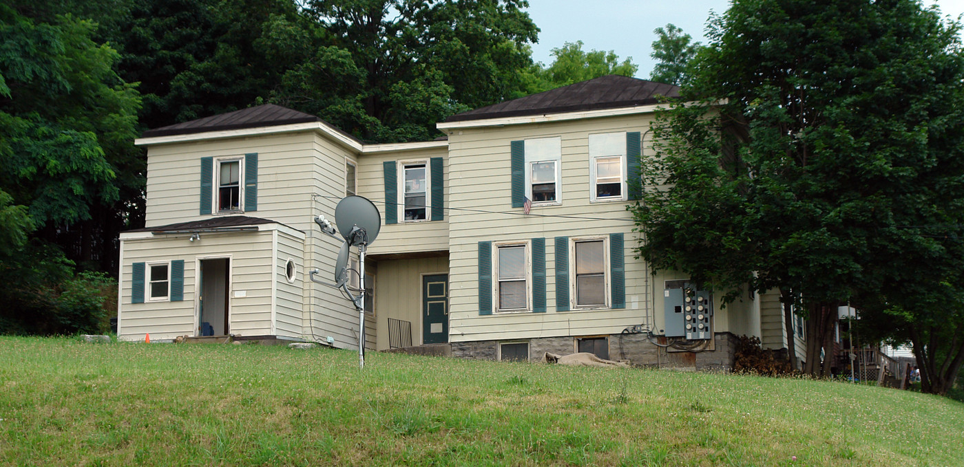 1615 W Genesee St in Syracuse, NY - Foto de edificio