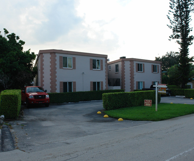 Southport Court Apartments in Fort Lauderdale, FL - Building Photo - Building Photo