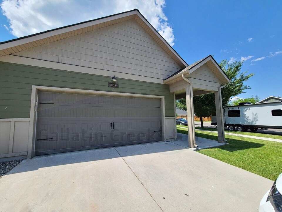 895 Longbow Ln in Bozeman, MT - Building Photo