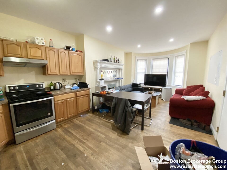 529 Newbury St, Unit 1 in Boston, MA - Building Photo