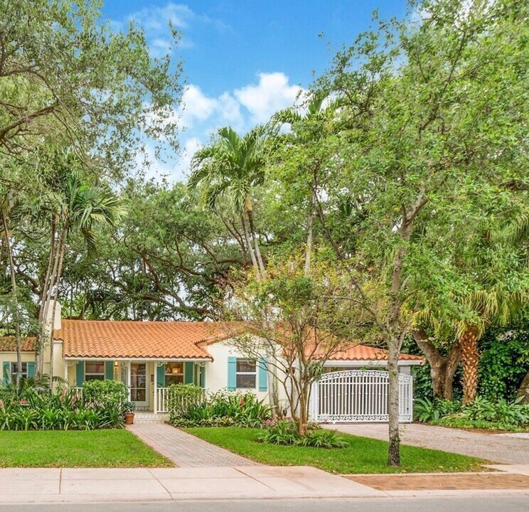 1100 El Rado St in Coral Gables, FL - Building Photo