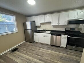 907 Dover Dr in South Bend, IN - Building Photo - Building Photo