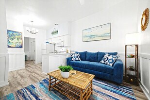 711 E Gulf Blvd in Indian Rocks Beach, FL - Building Photo