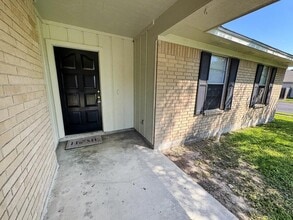 702 Monterrey Dr in Victoria, TX - Building Photo - Building Photo