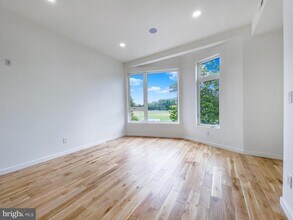 1537 N 33rd St, Unit C in Philadelphia, PA - Foto de edificio - Building Photo