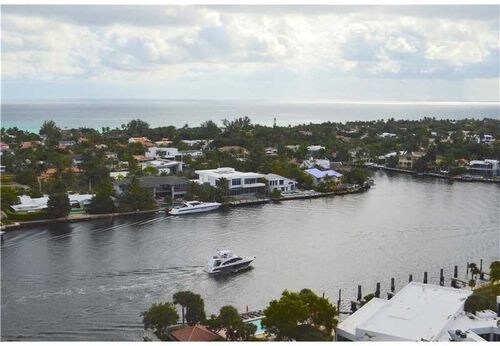 20505 E Country Club Dr in Miami, FL - Building Photo