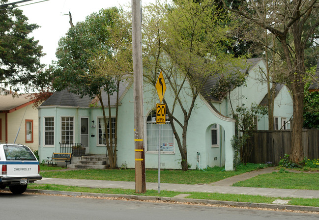 547-549 Humboldt St in Santa Rosa, CA - Building Photo - Building Photo