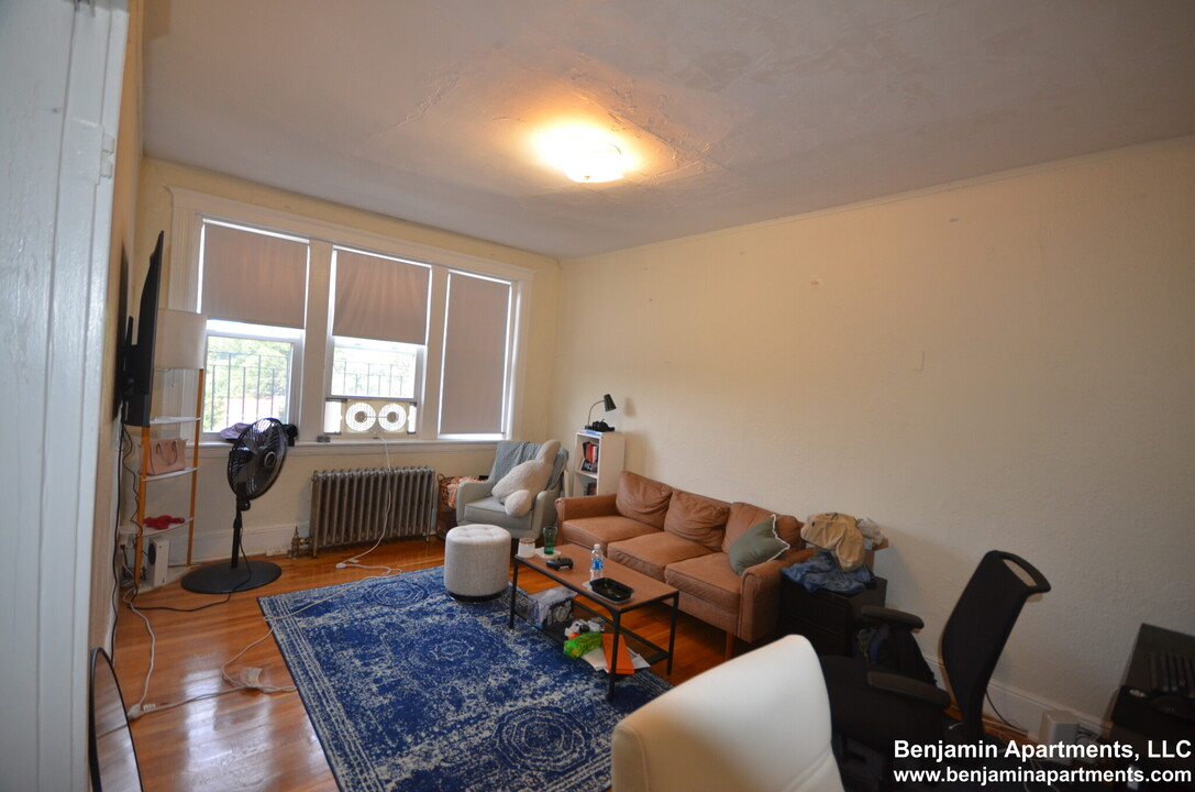 1782 Commonwealth Ave, Unit 1 in Boston, MA - Building Photo