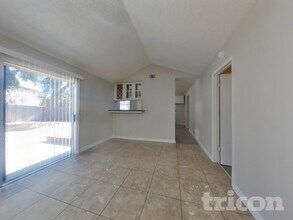 542 E Wigeon Way in Suisun City, CA - Building Photo - Building Photo