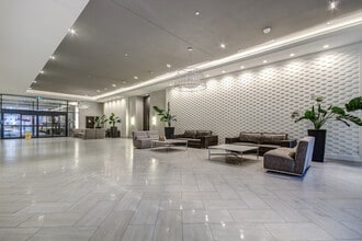 460 Adelaide St E in Toronto, ON - Building Photo - Building Photo
