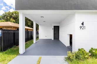 921 NW 55th St in Miami, FL - Building Photo - Building Photo