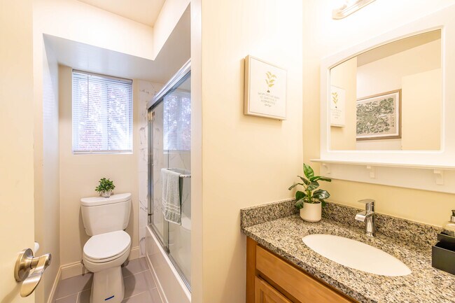 State Fayette Gardens in Perth Amboy, NJ - Building Photo - Interior Photo