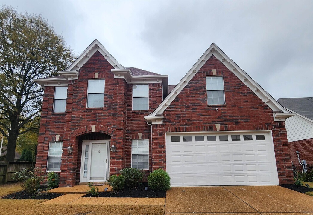9333 S Fairmont Cir in Collierville, TN - Foto de edificio