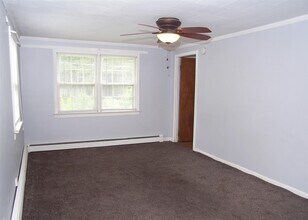 152 W Yaphank Rd in Coram, NY - Building Photo - Building Photo