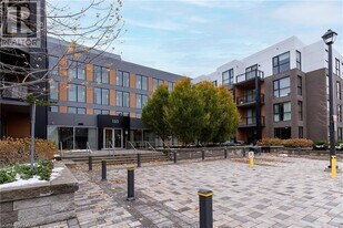 150 Sabina Dr in Oakville, ON - Building Photo