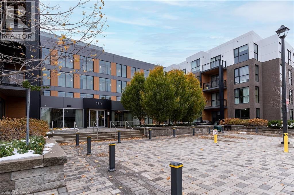 150 Sabina Dr in Oakville, ON - Building Photo