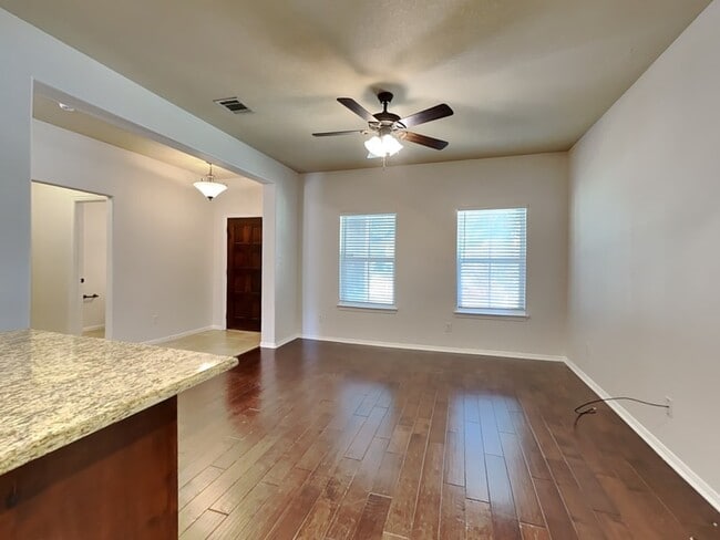 4921 Locke Ave in Fort Worth, TX - Foto de edificio - Building Photo