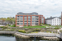 Stone Harbor Condominiums in Bristol, RI - Foto de edificio - Building Photo