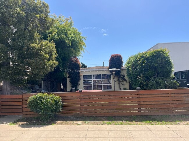 property at 1609-1611 Chalcedony St