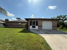2162 Abalom St in Port Charlotte, FL - Building Photo