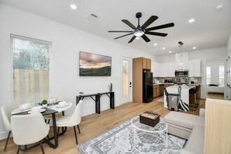 7129 Sidney St in Houston, TX - Building Photo - Building Photo