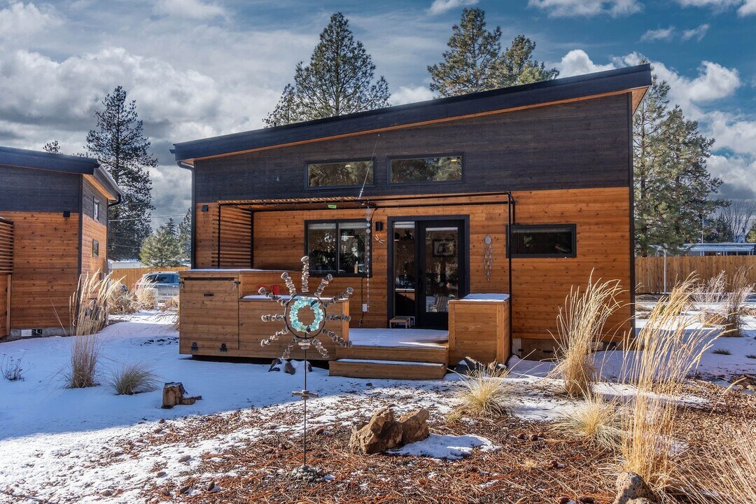 61304 Wizard Ln in Bend, OR - Building Photo