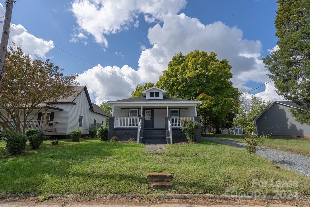 623 W Cemetery St in Salisbury, NC - Building Photo