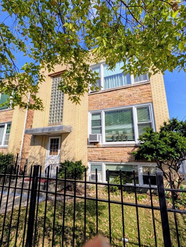 property at 5615 N Kimball Ave