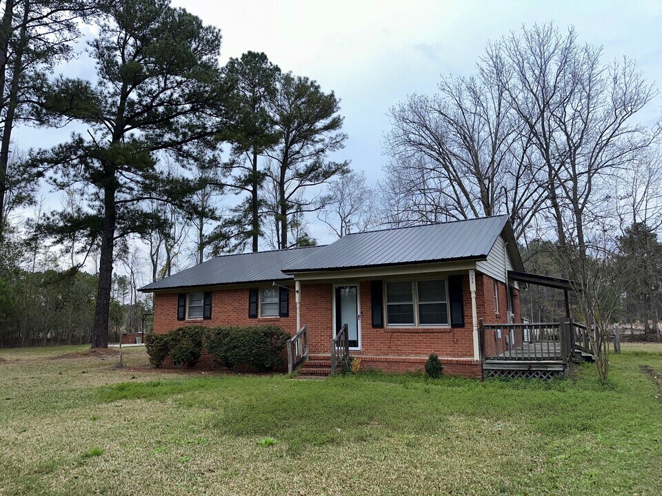 1998 S Hill Rd in Timmonsville, SC - Building Photo