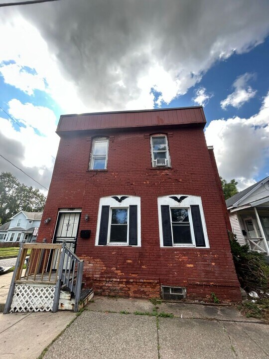 1222 Idaho St in Toledo, OH - Building Photo