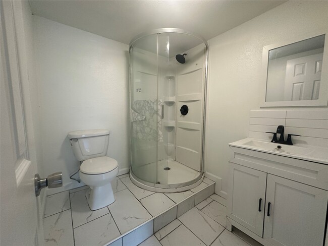 property at 605 E Hunnicutt St