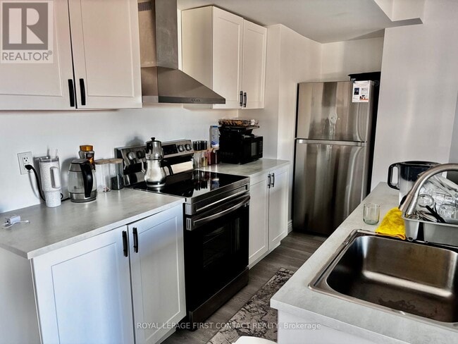 21 Blue Frst Cres in Barrie, ON - Building Photo - Building Photo