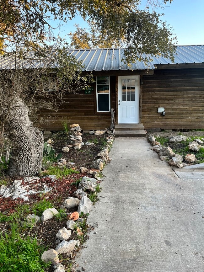 property at 2280 Fm 2722