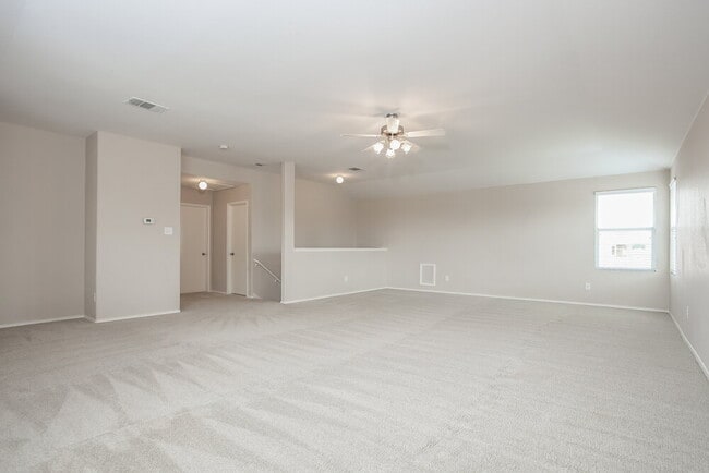 1625 Grassy View Dr in Fort Worth, TX - Foto de edificio - Building Photo