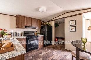 57 Shady Cir in Royston, GA - Building Photo