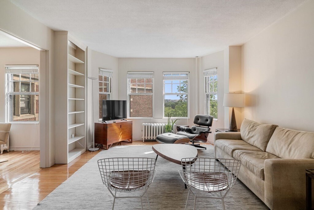 993 Memorial Dr in Cambridge, MA - Building Photo