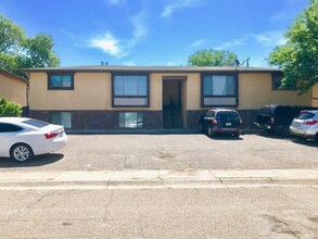 2122 Mohawk Rd in Pueblo, CO - Foto de edificio - Building Photo