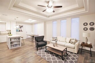 2011 Stardust Ln in Edinburg, TX - Foto de edificio - Building Photo