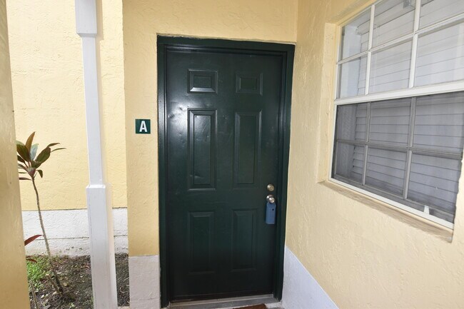 6300 La Costa Dr in Boca Raton, FL - Building Photo - Building Photo