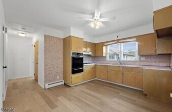 26 Pilgrim Ct in Bloomfield, NJ - Building Photo - Building Photo