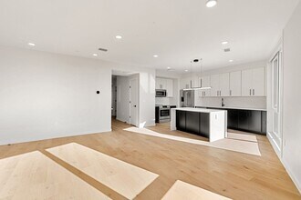 215 Border St in Boston, MA - Building Photo - Building Photo