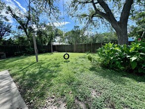 1937 Red Bluff Rd in Seabrook, TX - Building Photo - Building Photo