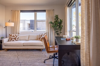 The Dillon Luxury Apartments in Albuquerque, NM - Foto de edificio - Building Photo