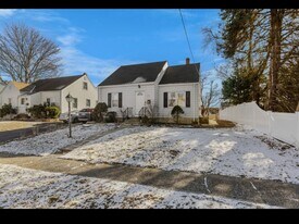 645 Burnsford Ave in Bridgeport, CT - Building Photo