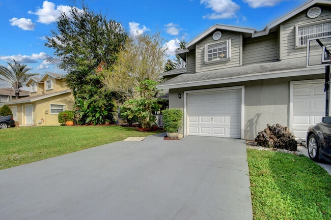 13134 Quiet Woods Rd in Wellington, FL - Building Photo - Building Photo