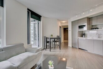 780 Pacific Blvd, Unit SI ID1380057P in Vancouver, BC - Building Photo - Building Photo