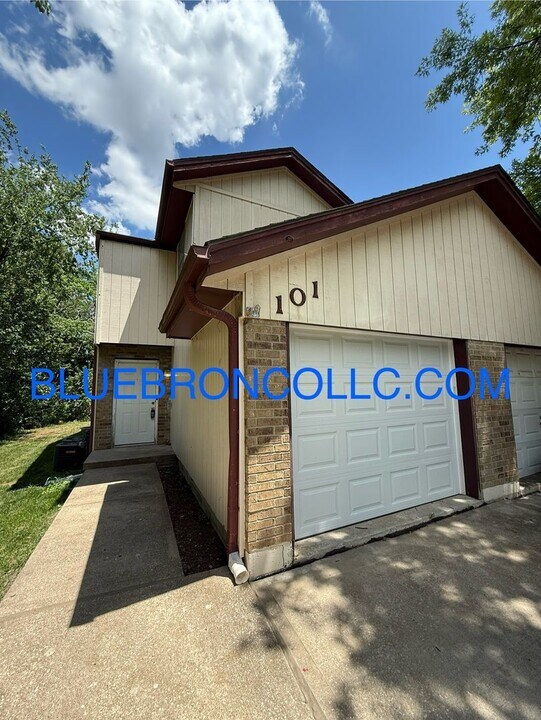 101 SW Oxford Pl in Lee's Summit, MO - Building Photo