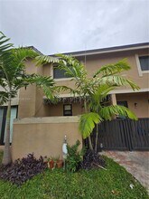 15433 SW 80th St in Miami, FL - Foto de edificio - Building Photo